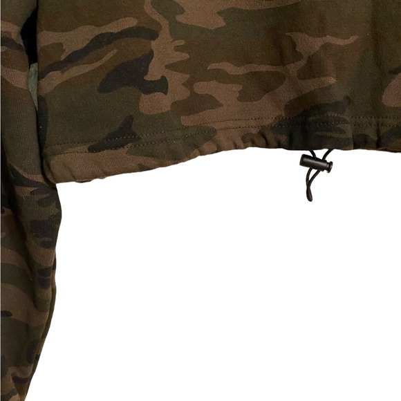 Forever 21 Camouflage Cropped Sweatshirt, Size Small - Picture 2 of 6